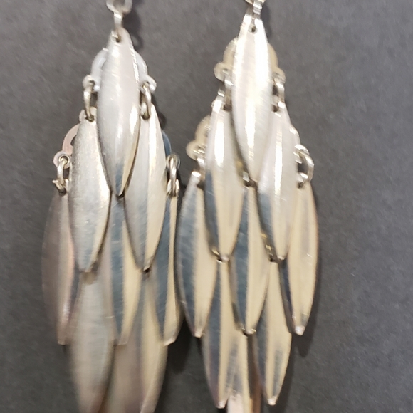 Earings - Picture 2 of 6